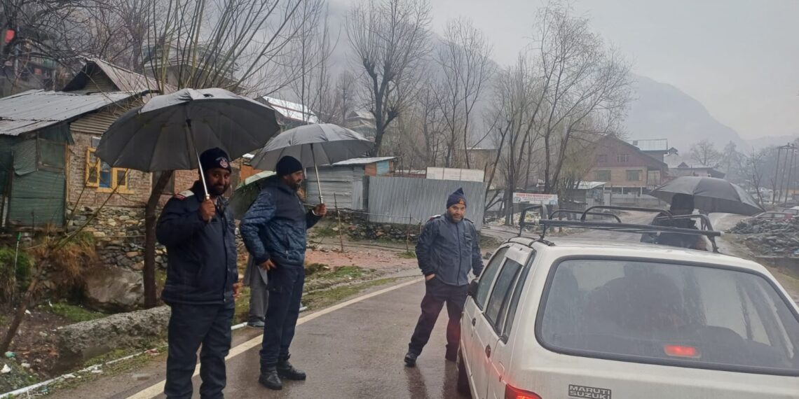 Traffic Police Karnah Ensures Road Safety Amid Heavy Rainfall, Civil Society Expresses Gratitude.