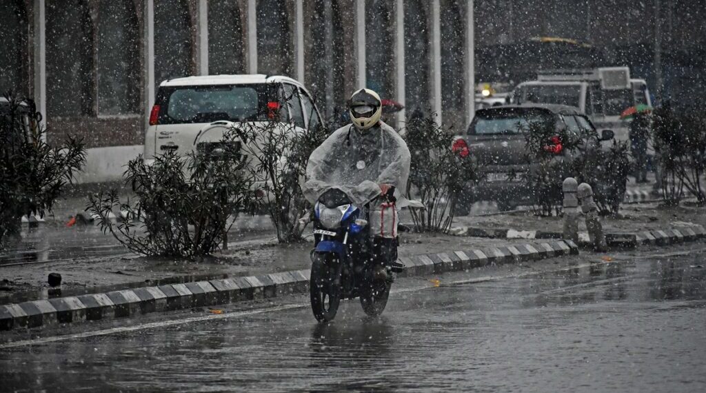 Rain, Snow to Continue in J&K Till Saturday: Weatherman