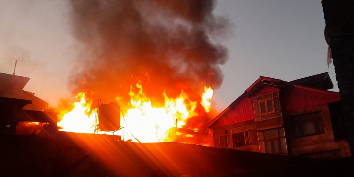 Massive Fire Engulfs Over Five Houses in Shaheed Gunj Srinagar