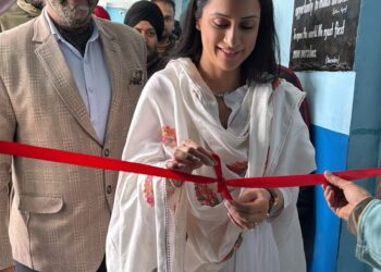 Rouble Nagi Art Foundation Donates Benches and Computers to Baramulla School