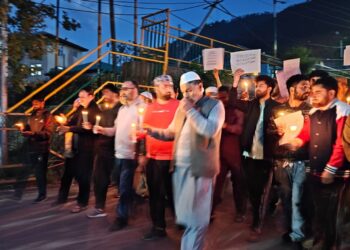 Kashmir Stands United Against Terror”: Candlelight Vigil Held in Uri to Honour Pahalgam Victims