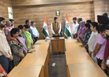 Pahalgam attack: Govt employees observe 2-minute silence