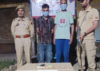 Police arrests 02 drug peddlers in Budgam; Contraband substances recovered