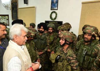 LG Visits Uri, Interacts with Soldiers at Baramulla