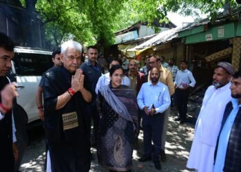 Working on a Comprehensive Plan to Seek Centre’s Help to Rehabilitate Residents Affected by Pak Shelling: LG Sinha