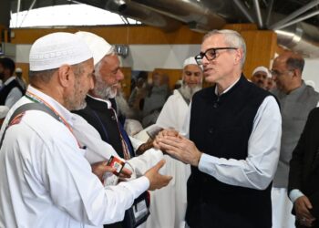 “Prayed for Peace, Prosperty”: CM Sees Off First Batch of Hajj Pilgrims from Srinagar Airport