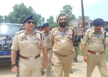 DIG North Kashmir Maqsood-ul-Zaman Reviews SANJY-2025 Security at Shadipora Transit Camp