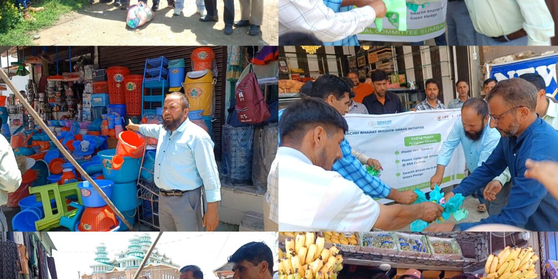 Polythene Seizure Drive Conducted by Municipal Committee Sumbal in Main Market.