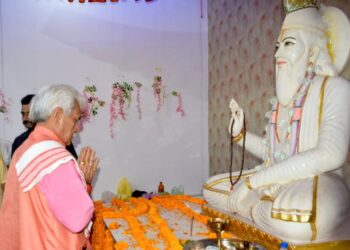 LG Sinha attends commemoration event on Sant Kabir at Bishnah, Jammu
