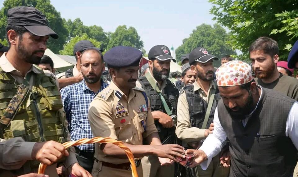 SSP Srinagar Greets People, Distributes Sweets at Hazratbal on Eid