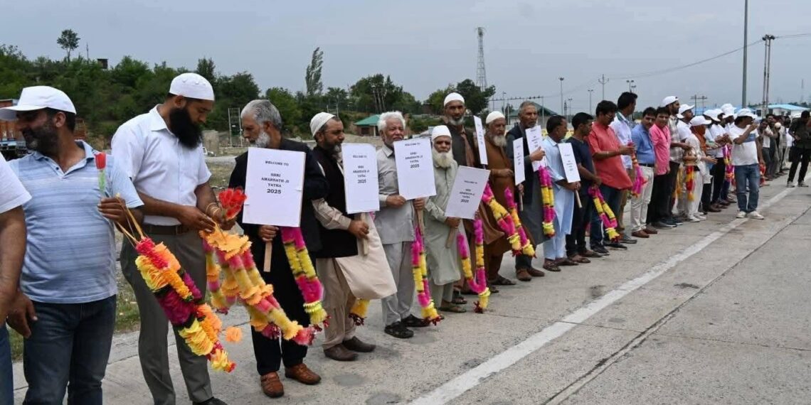 First Batch Of Amarnath Yatra 2025 Pilgrims Warmly welcomed at Nayug Tunnel Qazigund