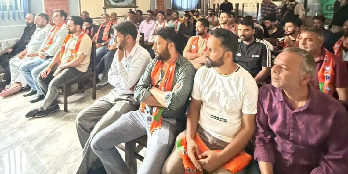 Prominent Leaders Join BJP at Lal Chowk Unit Meeting in Rajbagh