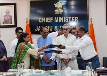 Shivraj Chouhan, Omar Abdullah review Agri, Rural Development progress in J&K