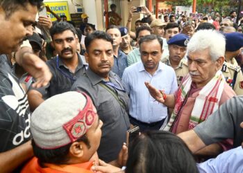 Amarnath Yatra-2025: LG Sinha visits Yatri Niwas at Bhagwati Nagar Jammu, reviews arrangements for Pilgrims