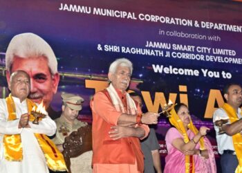 “J&K Regaining Spiritual Glory, People Ready to Welcome Devotees”: LG Sinha at Tawi Aarti