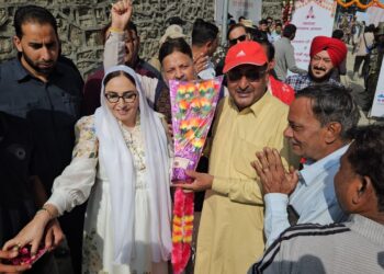 Dr Andrabi welcomes first batch of Amarnath Ji Yatris at Baltal, inaugurates Bahandara