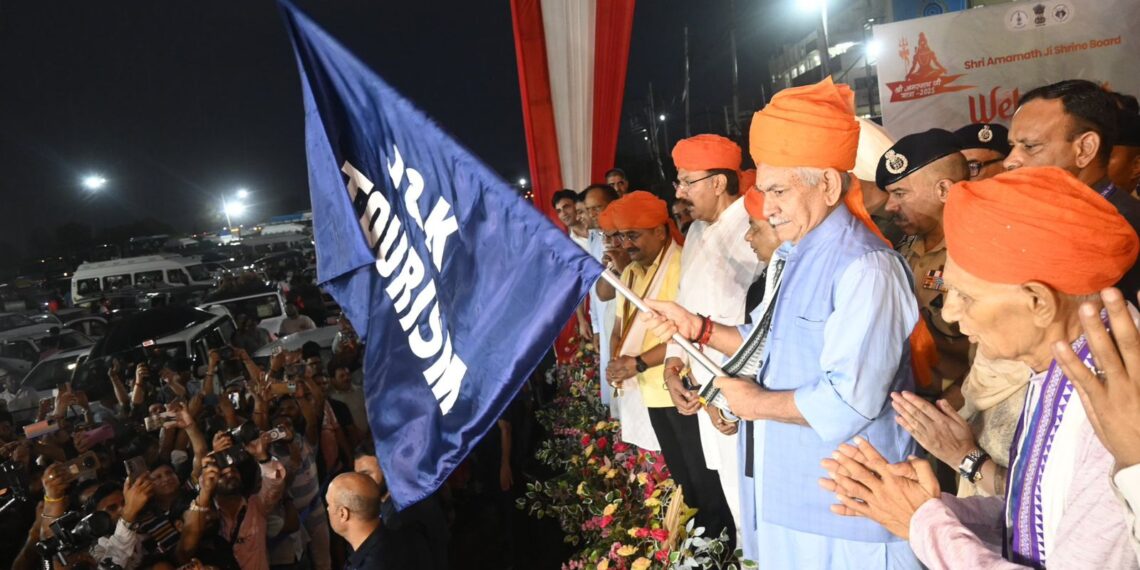 Amarnath Yatra 2025: LG Manoj Sinha Flags Off First Batch of Pilgrims from Jammu