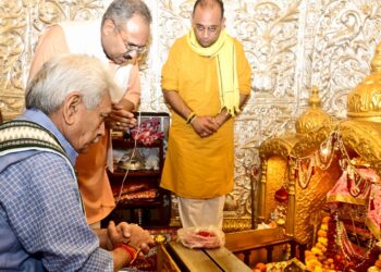 LG Sinha Pays Obeisance at Daati Maa Dev Sthan, Vows Religious Tourism Boost in Border Village Arnia