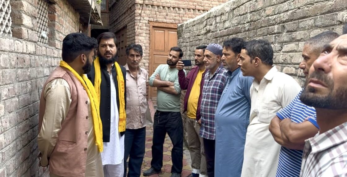 SBSP State President Vivek Bali Visits Fire Victim Families in Nawakadal Srinagar