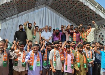 Hundreds join BJP in Halmatpora and Handwara
