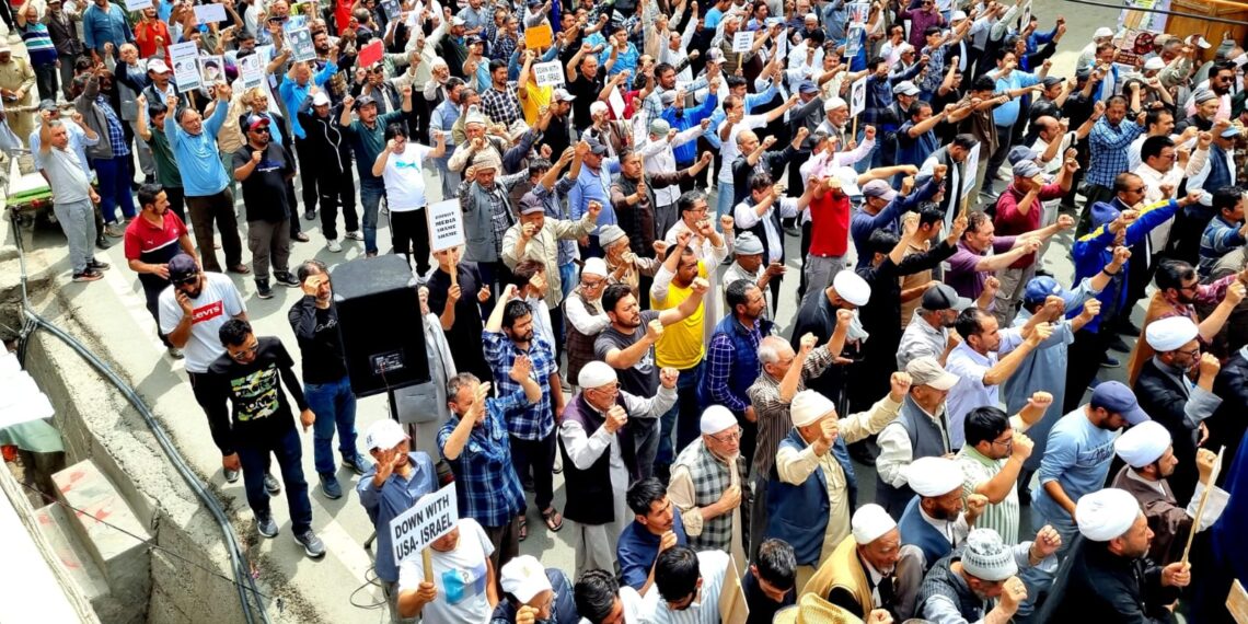 Thousands in Kargil Rally to Defend Ayatollah Khamenei Against ‘Defamatory Campaign’