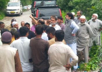 MLA Javed Mirchal Vows Swift Action on Development Projects in Karnah Border Villages