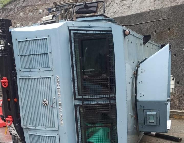 Three CRPF Personnel Injured as Vehicle Overturns Near Z-Morh Tunnel During SANJY Convoy Movement