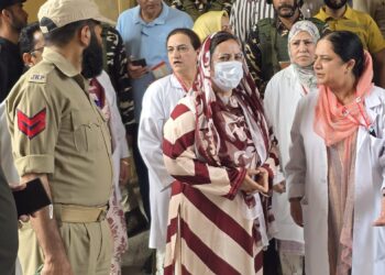Sakina Itoo Visits SMHS, Warns of Action Against Negligent Doctors