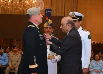 Critics Slam Pakistan Army for Honouring US General Backed by Israel