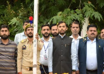 Director Information hoists Tri-Color at DIPR Complex Srinagar