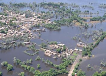 Pakistan’s Ruling Elite Accused of Luxury, Corruption as Floods Ravage Nation