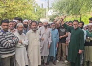Khag Shanglipora Residents Protest, Demand Upgradation of Girls’ School to Higher Secondary Level