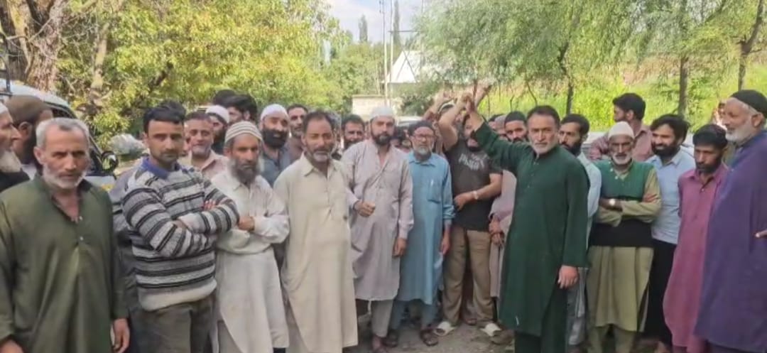 Khag Shanglipora Residents Protest, Demand Upgradation of Girls’ School to Higher Secondary Level