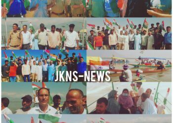 Tiranga Shikaras Glide Across Wular in Pre-Independence Day Celebration