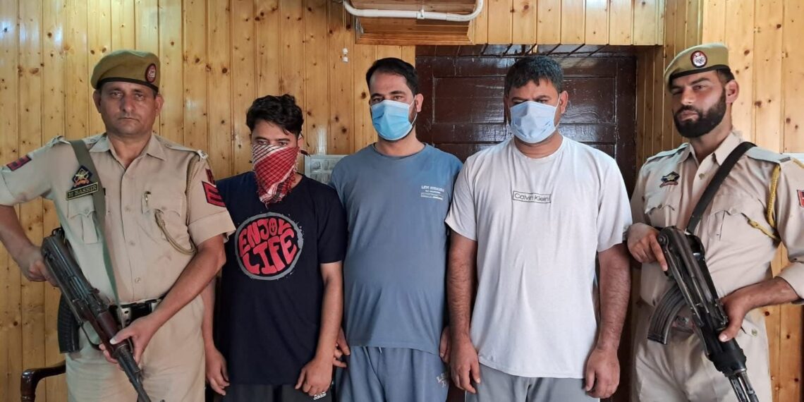 Anantnag Police Nab Trio in ₹55 Lakh Wild Garlic Fraud Case