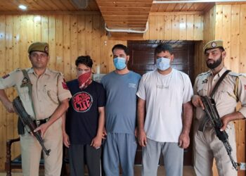 Anantnag Police Nab Trio in ₹55 Lakh Wild Garlic Fraud Case