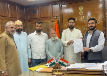 Er. Aijaz Hussain Flags Public Grievances in Meeting with DC Srinagar