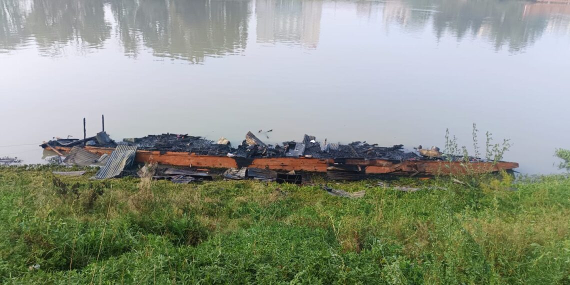 Blaze Damages Houseboat on Srinagar’s Jhelum River