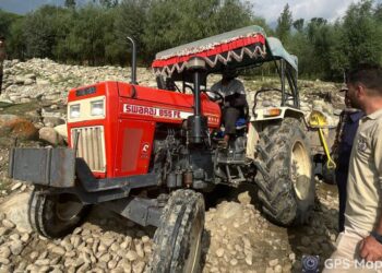 Enforcement Teams Raid Sukhnag Nallah, Seize Tractor in Anti-Mining Drive