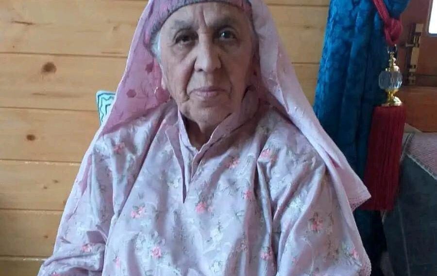 Former Div Com Kashmir Asghar Hassan Samoon’s Mother Passes Away