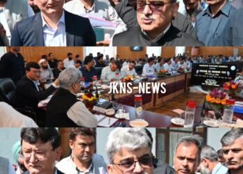 CS Atal Dulloo Holds Review in Baramulla, Calls for Effective Implementation of Welfare Schemes