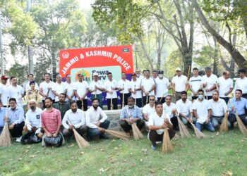 DGP J&K Leads Swachhta Drive at Ram Munshi Bagh Park