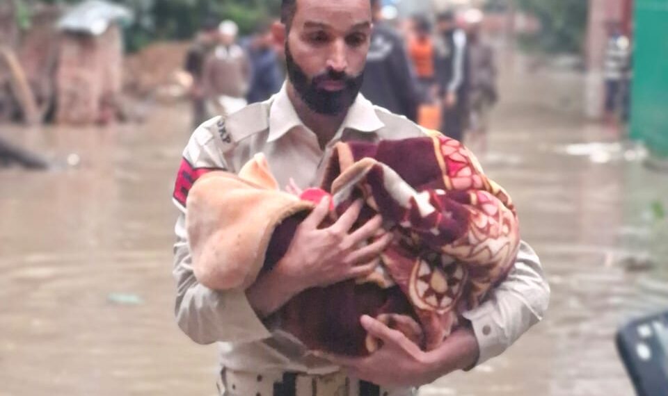 JKP the Saviors: Police Rescue Newborn Baby Amid Devastating Floods in Frisal Area
