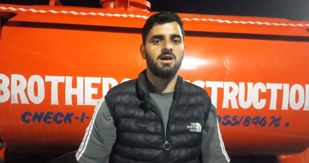 B.Com Student from Checkiwangund Village Provides Drinking Water to Stranded Truck Drivers on Srinagar-Jammu Highway