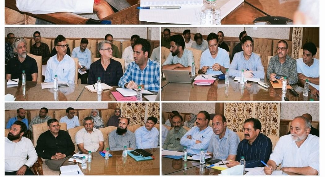 161 Projects Sanctioned, 153 Completed: Div Com Kmr Reviews Srinagar Smart City