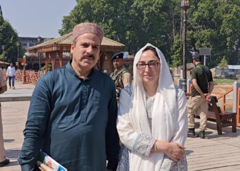 Waheed Jeelani Congratulates Dr. Darakhshaan Andrabi Ji on the Historic Renovation of Hazratbal Shrine