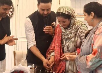 Rising Singer Masrat un Nissa Felicitated for Celebrating Kashmiri Heritage Through Singing