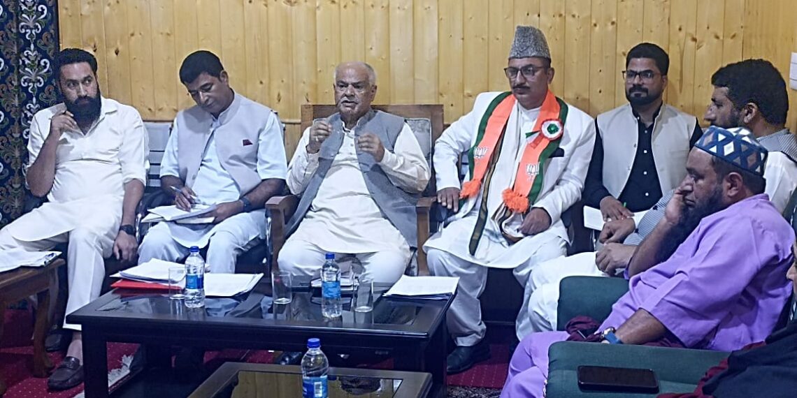 Ashok Koul chairs BJP meeting in Kupwara, stresses grassroots strengthening