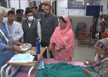 LG Sinha Distributes Fruits at JLNM Hospital, Highlights Nation’s Progress Under PM Modi