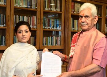 Highway Blockade Cripples Apple Trade, LG Promises Relief: Iltija Mufti